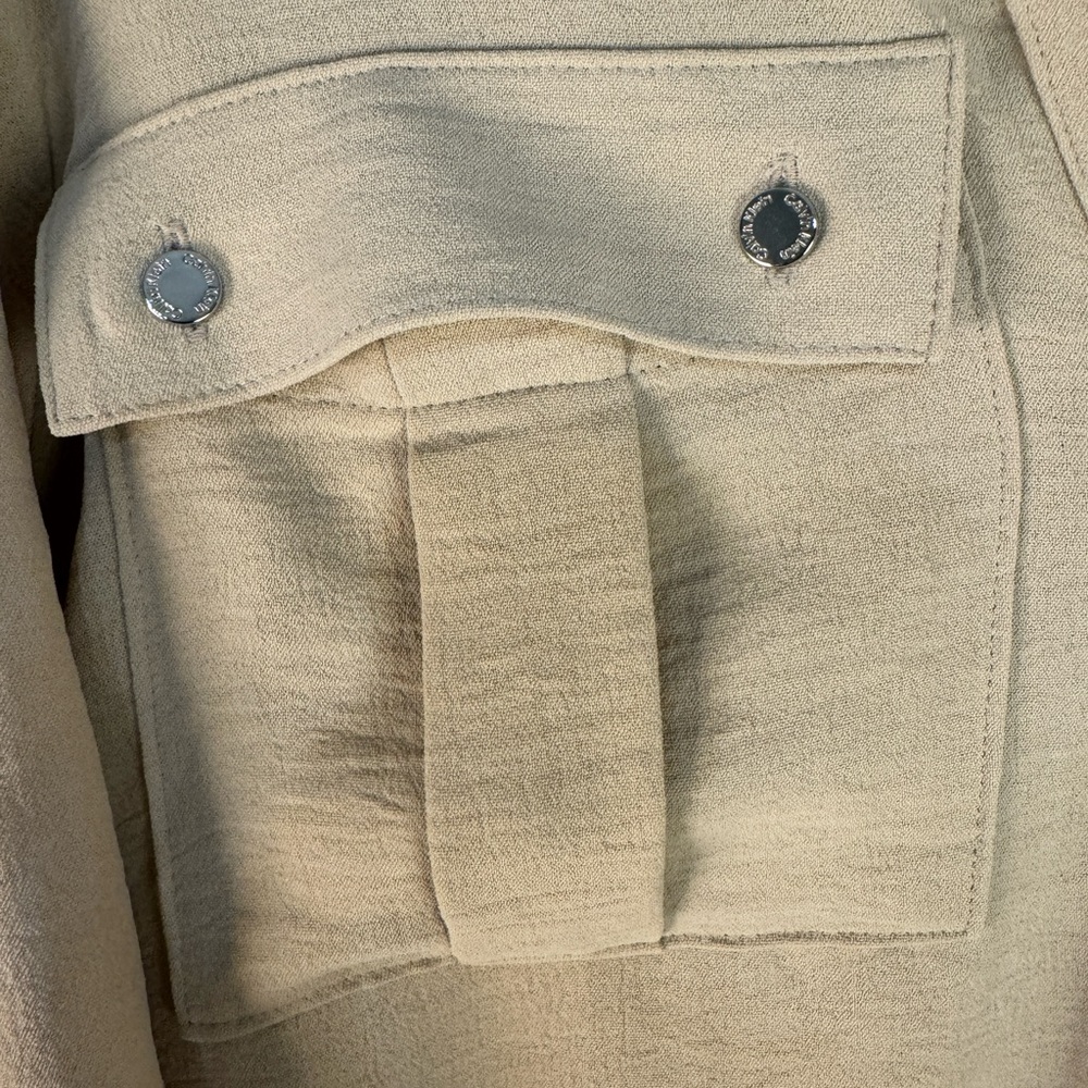 Banded Collar Pocket Detail Long Roll-Tab Sleeve Blouse camel tan - Picture 7 of 9